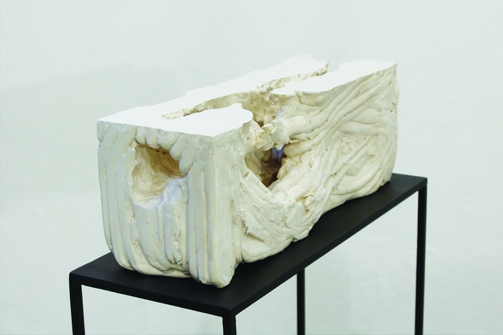 Digging Sculpture 8 - Plaster, varnish - 2015 - 17 x 48 x 15 cm 